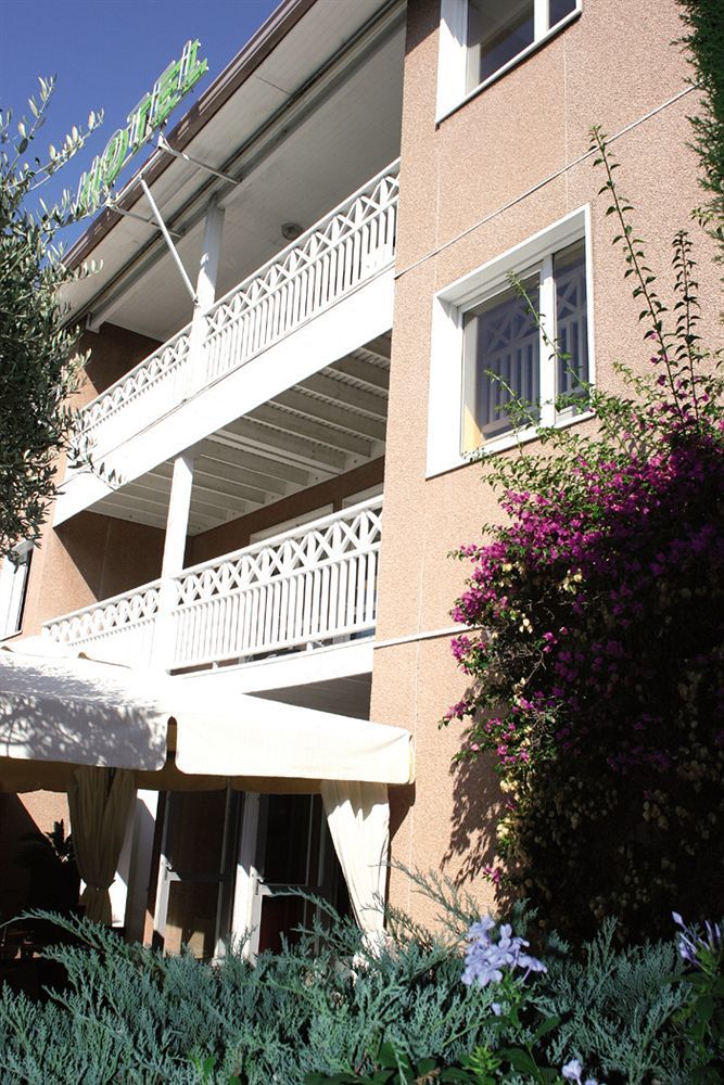 H Hotel Ιέρ Εξωτερικό φωτογραφία